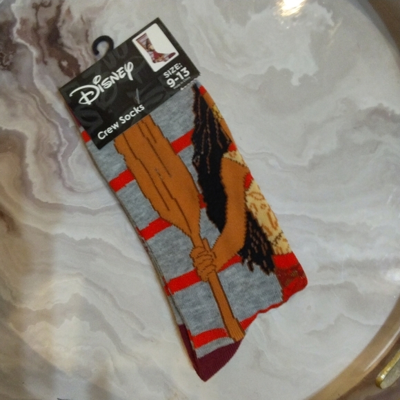 Disney Moana Skincare and Socks 5 Piece Bundle - Picture 2 of 7